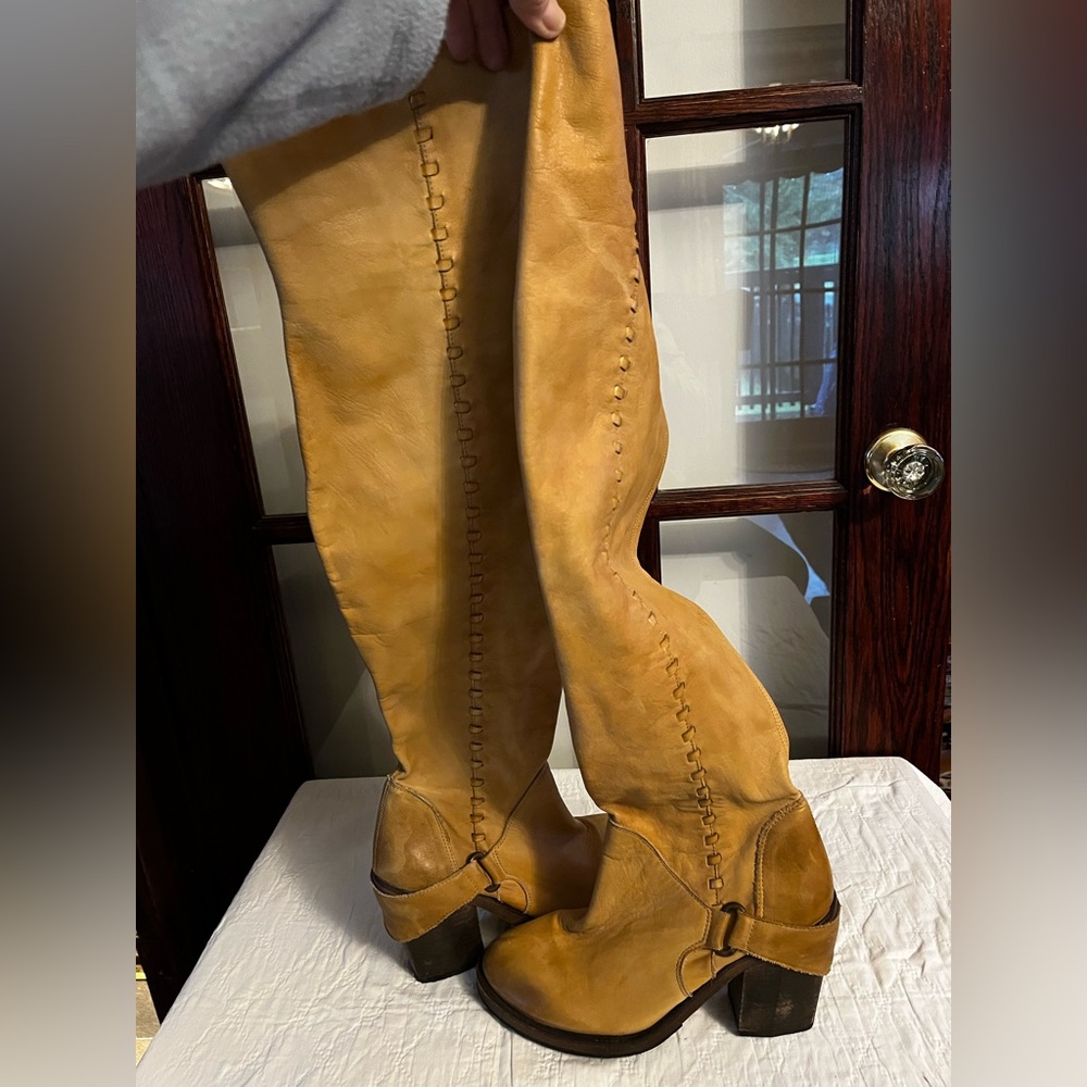 FREE PEOPLE  Leather Knee-High Boots VERY GENTLY WORN